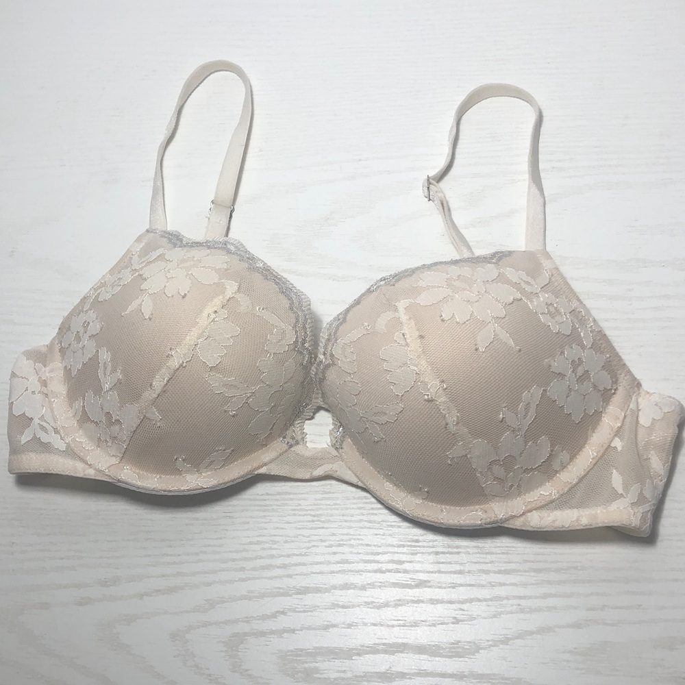 Victoria Secrets Bra Size 34B Padded